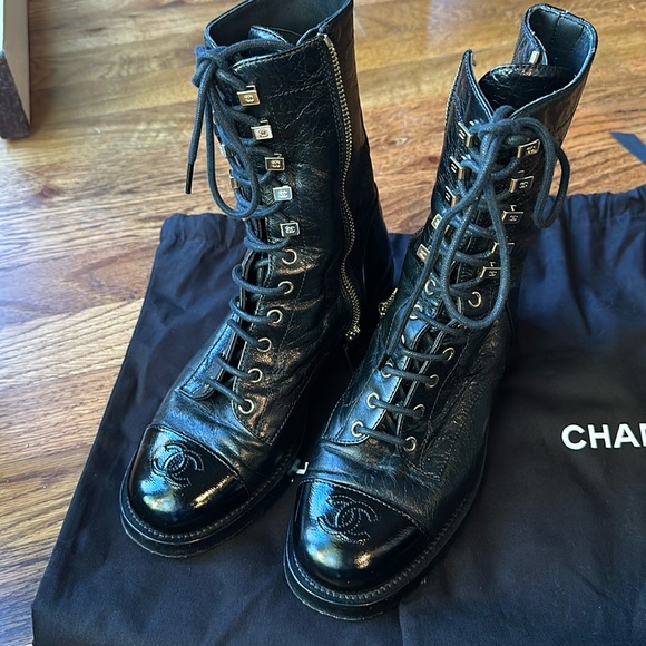 Chanel Combat Boot 37.5 Black Shiny Goatskin Zipper Double CC Embroidered Toe - Picture 1 of 6